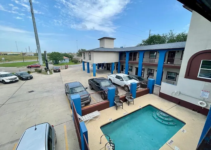 Airport Inn & Suites