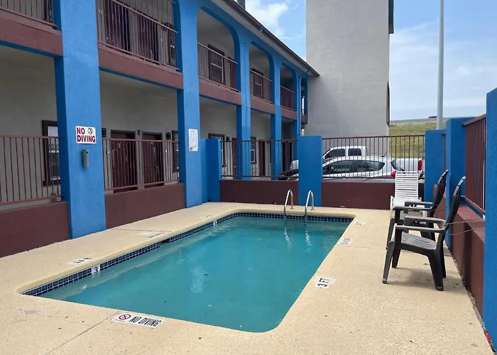 Airport Inn & Suites