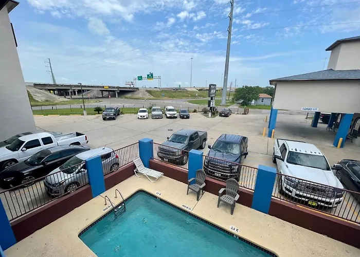 Airport Inn & Suites